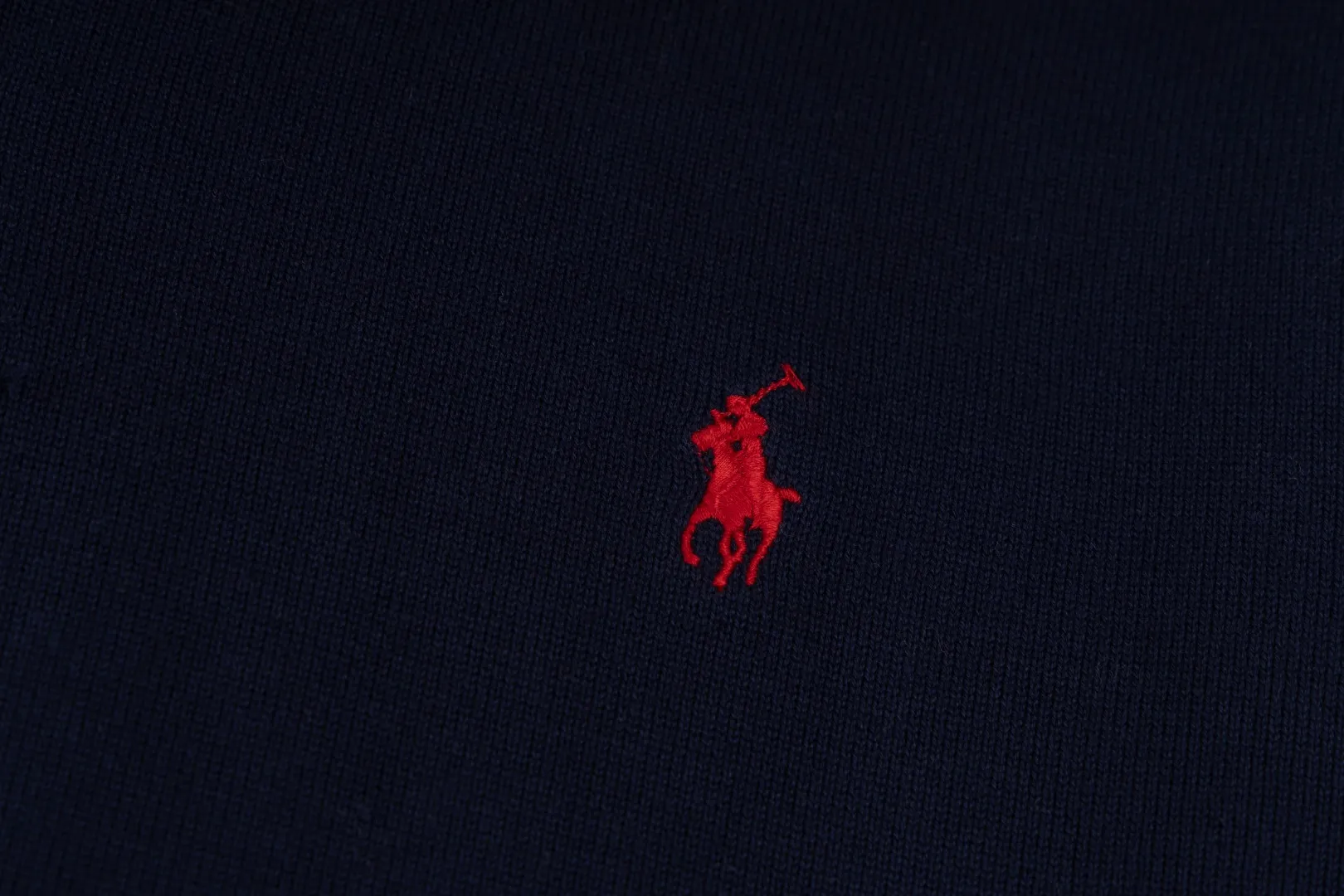 P216 #R81 Ralph Lauren knitted pony embroidered lapel polo shirt three-button pullover open chest long-sleeved sweater Official website synchronization Same style for men and women Sizes: S-XL Color: White Blue Gray Dark Gray Khaki Military Green Navy White Label Navy Blue Red Label Black Red Label Black White Label Pink Classic cotton yarn 100% white cotton High-quality goods Classic styles have always been popular! The workmanship details are very good! The simple lapel polo pullover sweater is always the standard, with classic brand embroidery on the chest! All major stars have the same style! Best for couples. High quality goods! Xinjiang cotton micro-elastic and smooth fabric has excellent quality. Pure cotton is soft and skin-friendly. Size: S M L